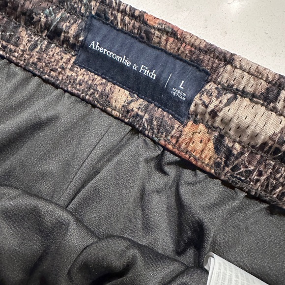 Abercrombie & Fitch Retro Mesh Camouflage Shorts 5” - Picture 3 of 6